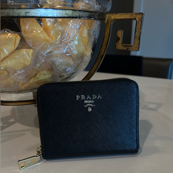 Prada Zip Saffiano Nero Black Wallet - Picture 1 of 11